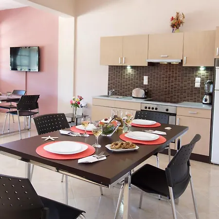 Sea Breeze 아파트 사미